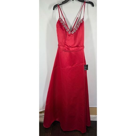 Lulu’s Maxi Red Satin Formal Dress Size Medium NWT - Picture 6 of 12